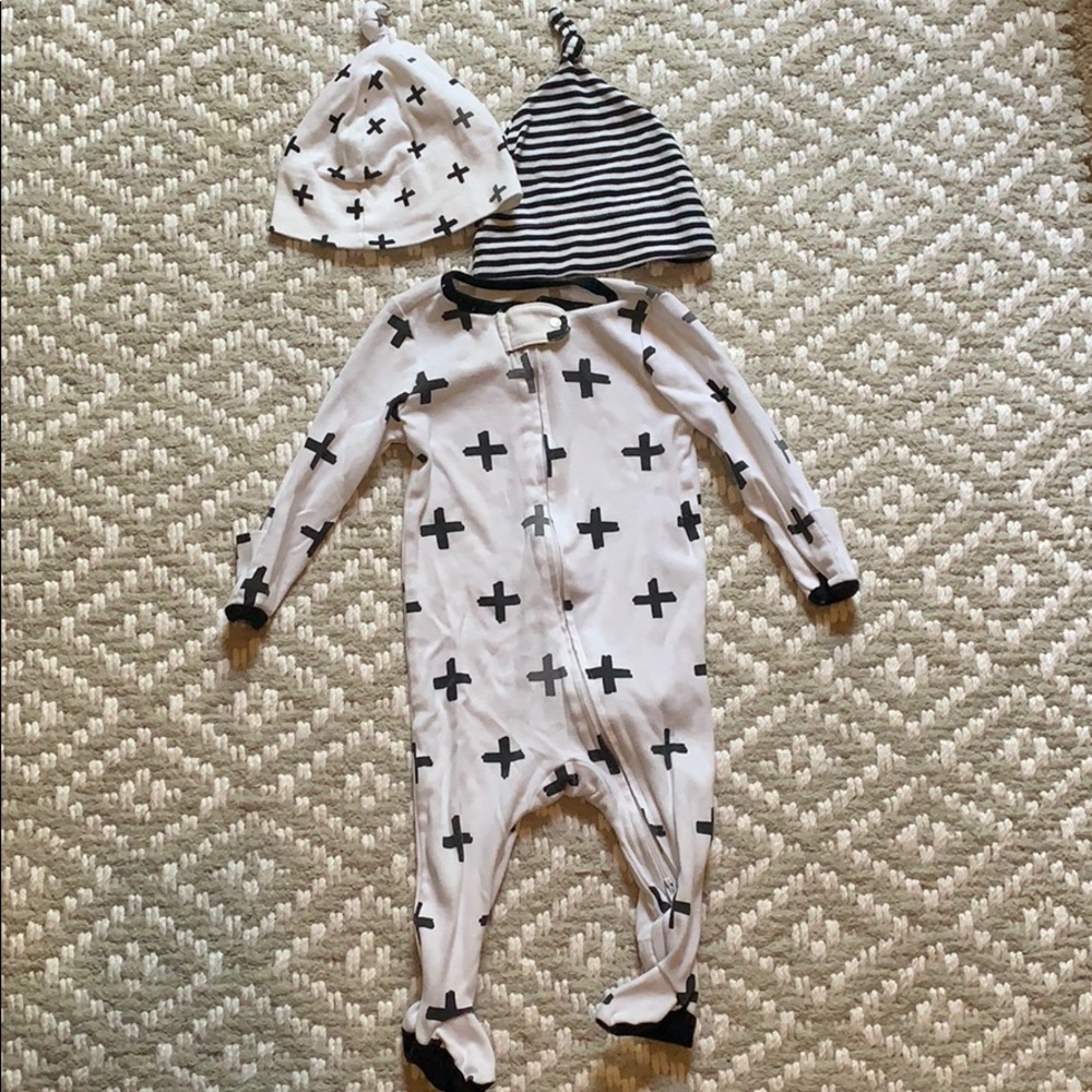 Cloud island knotted hat and footy sleeper set